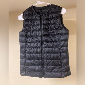 Uniqlo Ultra Light Down Vest in Black/Small - EUC